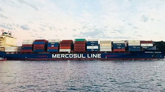 A preparação para a Copa do Mundo já impacta a logística nacional, com aumento de 25% no transporte de televisores e concentração das operações no Porto de Santos - Imagem: Divulgação/Mercosul Line