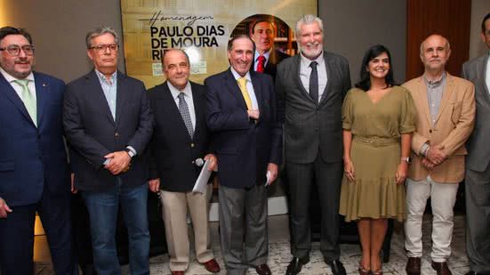Associação Comercial de Santos homenageia Paulo Moura Ribeiro, destacando sua trajetória e contribuição ao Judiciário brasileiro - Imagem: Divulgação/ Marcelo Martins