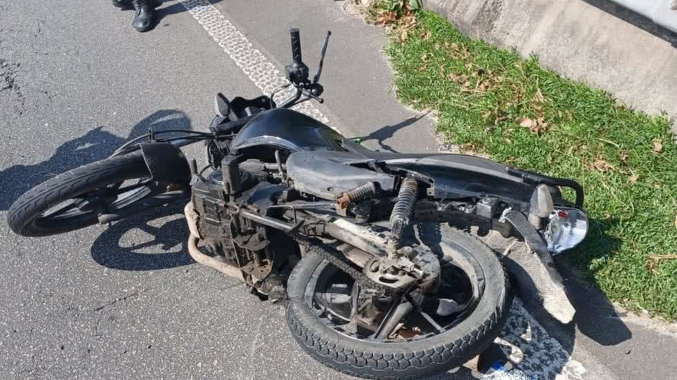 Acidente ocorreu no km 9,2 da rodovia, onde veículo estava parado devido a problemas mecânicos - Imagem: Reprodução/ Artesp
