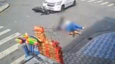 Imagens mostram o impacto do acidente, que ocorreu em um cruzamento conhecido por sua falta de sinalização e frequentes colisões - Imagem: Reprodução