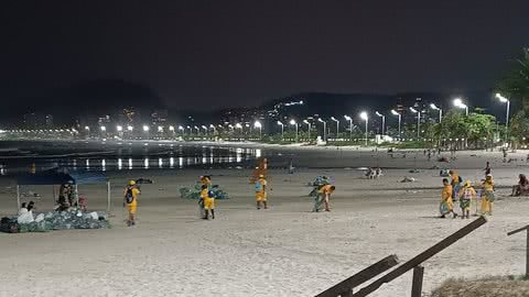 A praia do Perequê foi a única que teve o serviço feito após o amanhecer - Imagem: Prefeitura de Guarujá