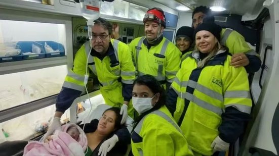 Bebê nasceu dentro de ambulância durante atendimento a uma gestante na Rodovia Régis Bittencourt, em Barra do Turvo (SP) - Imagem: Divulgação/Arteris