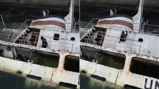 Mergulhadores atuam no resgate do navio Professor W. Besnard no Porto de Santos, onde a embarcação permanece parcialmente submersa após o afundamento - Imagem: Abner Reis/g1 Santos