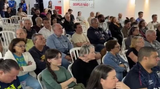 Moradores e comerciantes do Macuco participaram de reuniões com representantes da TSG Concessionária, em Santos, para discutir desapropriações e indenizações relacionadas à construção do Túnel Santos-Guarujá - Imagem: Reprodução / TV Tribuna