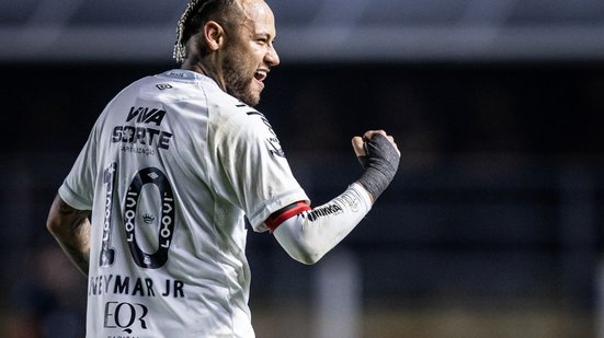 A mudança tática do técnico Cleber Xavier foi crucial para a vitória do Santos, que agora busca mais vitórias na Série A - Foto: Raul Baretta/ Santos FC