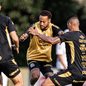Com a volta de jogadores do departamento médico, Santos espera ter time completo para o desafio contra o Atlético-MG no Brasileiro - Foto: Raul Baretta/ Santos FC