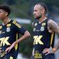 Craque Neymar participa de treino sem restrições, mostrando boa forma para o confronto decisivo contra o Flamengo - Foto: Raul Baretta/ Santos FC