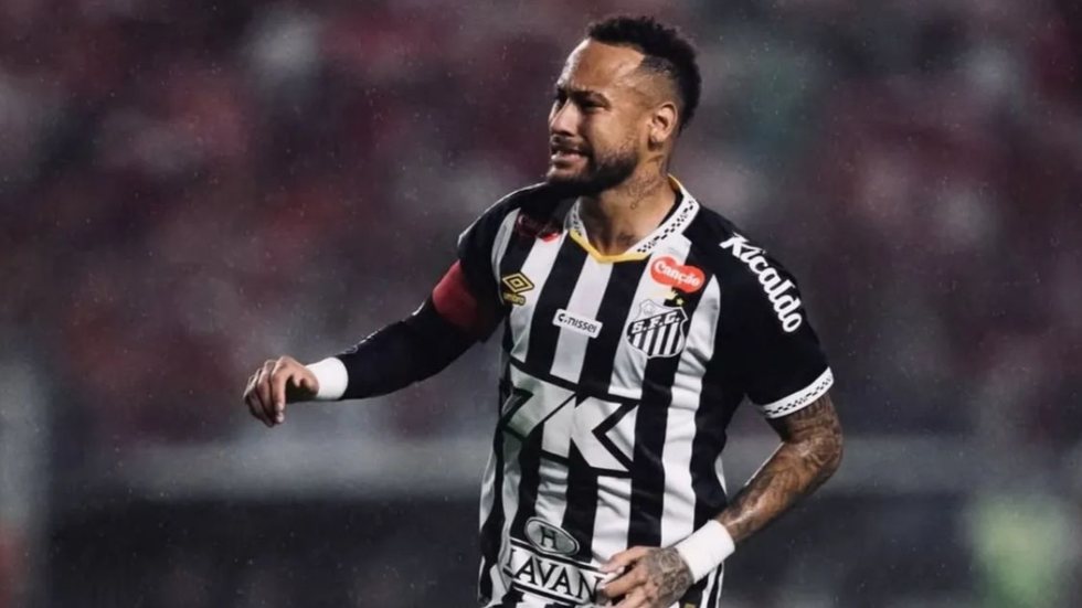 Neymar destaca a importância do apoio da equipe após sua volta, mas o Santos precisa urgentemente de vitórias para reagir - Imagem: Instagram/ @muqtharjr_36