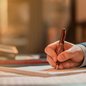 A realidade da publicação é dura: muitos autores precisam investir do próprio bolso para ver suas obras impressas e disponíveis - Imagem: Freepik