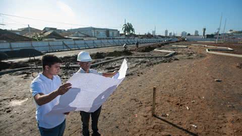 Além do playground, o espaço contará com campo de futebol de grama sintética - Imagem: Prefeitura de Praia Grande