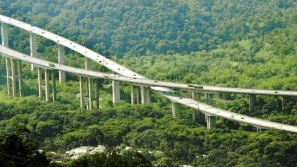 Operação especial abrange trechos da SP-055 e SP-098, com monitoramento e manutenção para garantir a segurança dos usuários - Imagem: Reprodução/ Ecovias