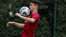 Oscar treina com bola no SuperCT - Foto: Erico Leonan/Saopaulofc