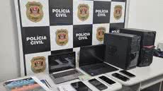Investigação tem como objetivo desarticular crimes relacionados a fraudes eletrônicas e lavagem de dinheiro - Imagem: Reprodução/ Polícia Civil