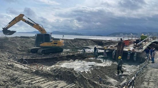 Obra na passarela do canal 5 integra plano de reforço da orla para enfrentar marés altas e ressacas em Santos - Imagem: Divulgação/PMS