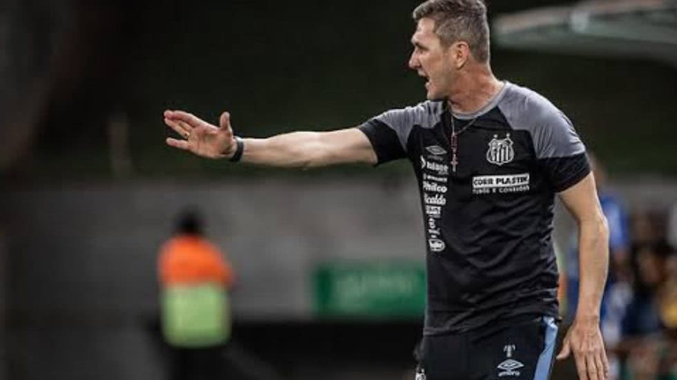 Paulo Turra decide deixar de usar três jogadores; saiba quais - Imagem: reprodução Twitter