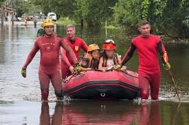 Acumulado em 3 dias de chuva supera média prevista para o mês - Imagem: Reprodução / A Tribuna