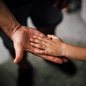 Levantamento reúne dados sobre registros de nascimento sem identificação paterna e reconhecimentos de paternidade realizados em Santos nos últimos anos - Imagem: Juan Pablo Serrano/Pexels