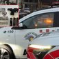 Polícia Militar e equipes do Gate atuaram na negociação durante ocorrência em que homem mantinha os filhos dentro de uma residência no Marapé, em Santos - Imagem: Reprodução/TV Tribuna