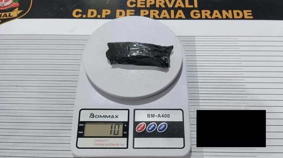 Apreensão foi realizada durante revista com escâner corporal no CDP de Praia Grande. - Imagem: Divulgação/SAP