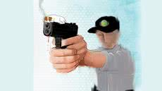 Imagem: @izanio_charges