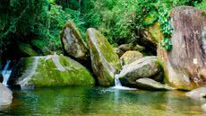 Poço das Antas, em Mongaguá, é um dos principais atrativos naturais da cidade e recebe visitantes durante todo o ano, especialmente na temporada de verão - Imagem: Dyego Gonçalves/Prefeitura de Mongaguá