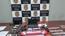Durante a operação, foram encontrados objetos relevantes, incluindo armas e celulares, que podem ajudar a identificar outros membros da quadrilha - Foto: Divulgação/ Polícia Civil