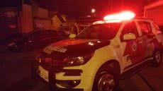 Policiais encontram idoso de 66 anos sem vida após briga familiar em Praia Grande; filho é o principal suspeito do crime - Imagem: Reprodução