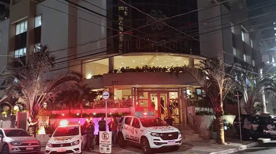 Polícia Militar investiga tiroteio que resultou na morte de um comerciante de 72 anos em Praia Grande, após surto e ameaças - Foto: Vinicius Faria/ TV Tribuna
