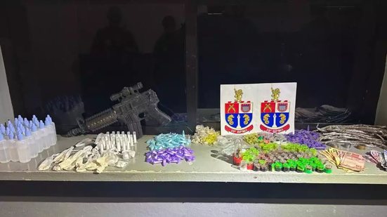 Imagem: Reprodução / A Tribuna - O menor tentou fugir, houve perseguição a pé, mas foi capturado pela polícia militar