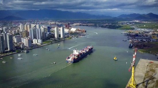 Porto de Santos mantém operações regulares apesar da escalada de tensões no Oriente Médio - Imagem: Divulgação/APS