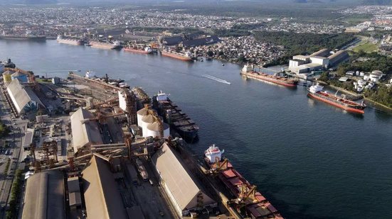 Formatura de 80 novos integrantes da Guarda Portuária reforça segurança no Porto de Santos. - Imagem: Reprodução / A Tribuna