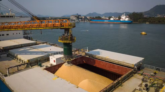 Porto de Santos alcançou em 2025 a maior movimentação de cargas de sua história - Imagem: Reprodução