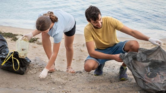 O festival busca aproximar a comunidade das riquezas naturais e culturais do Porto de Santos, com foco em sustentabilidade e inclusão social - Imagem: Freepik