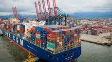 Com a dragagem, o Porto de Santos poderá receber os maiores navios do mundo, garantindo segurança e eficiência nas operações portuárias. - Imagem: Reprodução | Redes Sociais