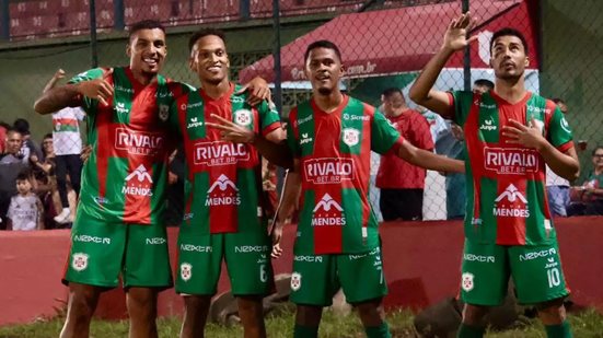 Apesar da pressão do União Suzano no segundo tempo, a defesa da Portuguesa Santista se manteve firme e garantiu a vitória. - Imagem: Reprodução / João Jardim - Agência Briosa