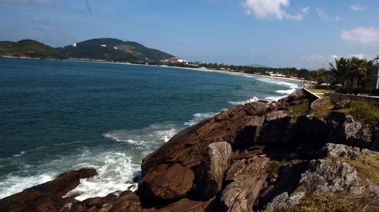 Praia de Pernambuco, em Guarujá, onde homem foi acusado de fotografar mulheres sem autorização e acabou levado à delegacia - Imagem: Rogério Soares/Arquivo A Tribuna Jornal