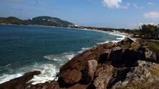Praia de Pernambuco, em Guarujá, onde homem foi acusado de fotografar mulheres sem autorização e acabou levado à delegacia - Imagem: Rogério Soares/Arquivo A Tribuna Jornal