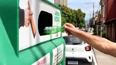 Contêineres exclusivos para vidro foram instalados em áreas comerciais de Praia Grande para ampliar a reciclagem e reduzir impactos ambientais - Imagem: Richard Aldrin/PMPG