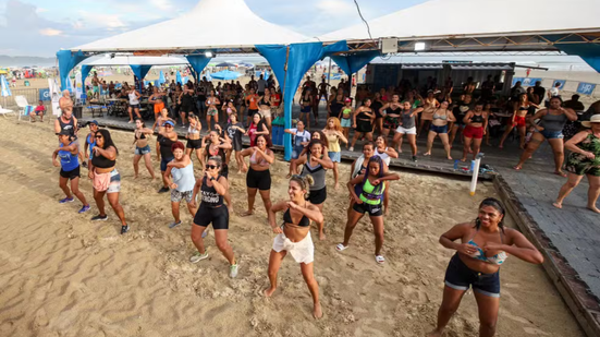 Arenas da Estação Verão Praia oferecem atividades esportivas durante o dia e shows gratuitos à noite - Imagem: Reprodução