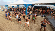 Arenas da Estação Verão Praia oferecem atividades esportivas durante o dia e shows gratuitos à noite - Imagem: Reprodução