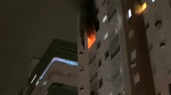 As equipes chegaram rapidamente e conseguiram controlar o incêndio - Imagem: Reprodução