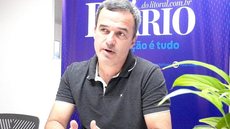 Felipe Bernardo, prefeito de Peruíbe, chega como favorito à eleição para a presidência do Condesb nesta sexta-feira. - Imagem: Nair Bueno/Diário do Litoral