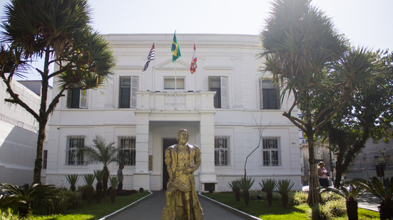 Impasse sobre benefício alimentício dos servidores de São Vicente segue sem definição - Imagem: Reprodução | Prefeitura de SV