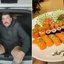 Empresário foi preso após ser abordado com 4,3 kg de salmão furtados de hipermercado em Guarujá - Imagem: Reprodução/Redes Sociais