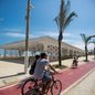 Maior ciclovia à beira-mar do Brasil, com 22,5 quilômetros, tem normas específicas para bicicletas, elétricos e ciclomotores - Imagem: Reprodução / Diário do Litoral