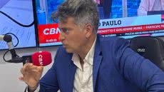 Sidney Vida, diretor do Procon, destaca a importância da informação e desconfiança na compra de bebidas - Foto: Rádio CBN Santos