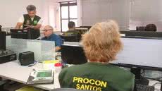 Levantamento do Procon em Santos mostra aumento de reclamações contra empresas de telefonia, bancos e serviços essenciais ao longo de 2025 - Imagem: Prefeitura de Santos/Procon Santos