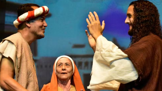 Praia Grande inicia troca de ingressos solidários para espetáculo da Paixão de Cristo 2026