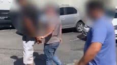 Quatro dos cinco integrantes da quadrilha foram identificados e três já estão presos, enquanto um permanece foragido - Imagem: Reprodução