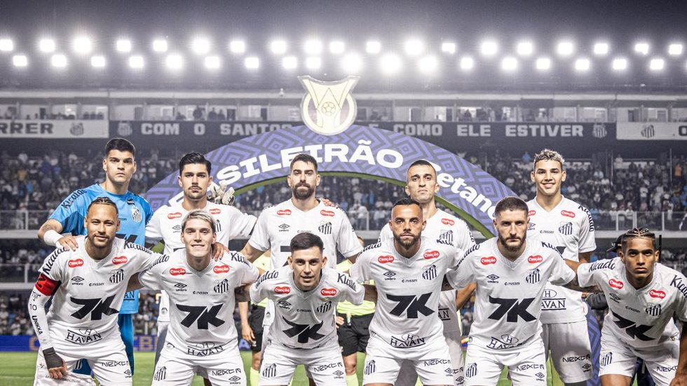 Com a derrota por 2 a 1, Santos permanece na 17ª posição do Brasileirão - Foto: Raul Baretta/ Santos FC